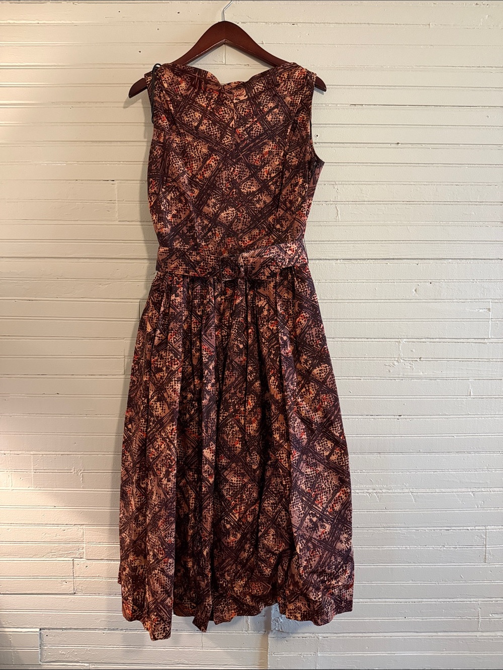 1950s VINTAGE. Pat Hartly Sleeveless Brown & Pink Patterned Midi Dress